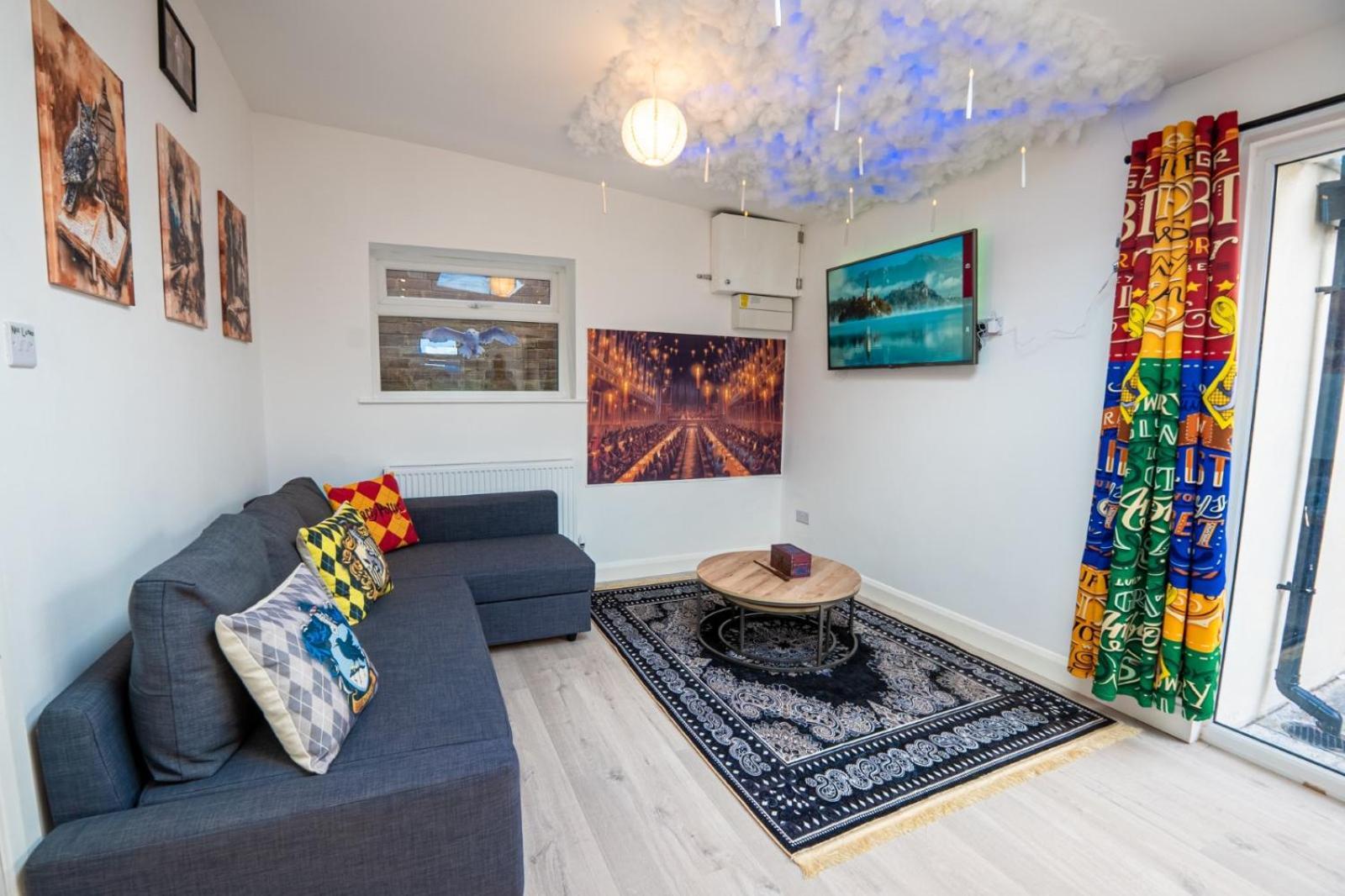 Apartment Harry Potter House 1br - Free On Street Parking - Self Check In - Sleeps Family Of 4 *