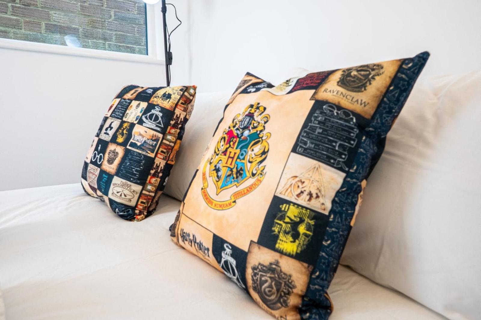 Harry Potter House 1br - Free On Street Parking - Self Check In - Sleeps Family Of 4 * Watford (Hertfordshire)