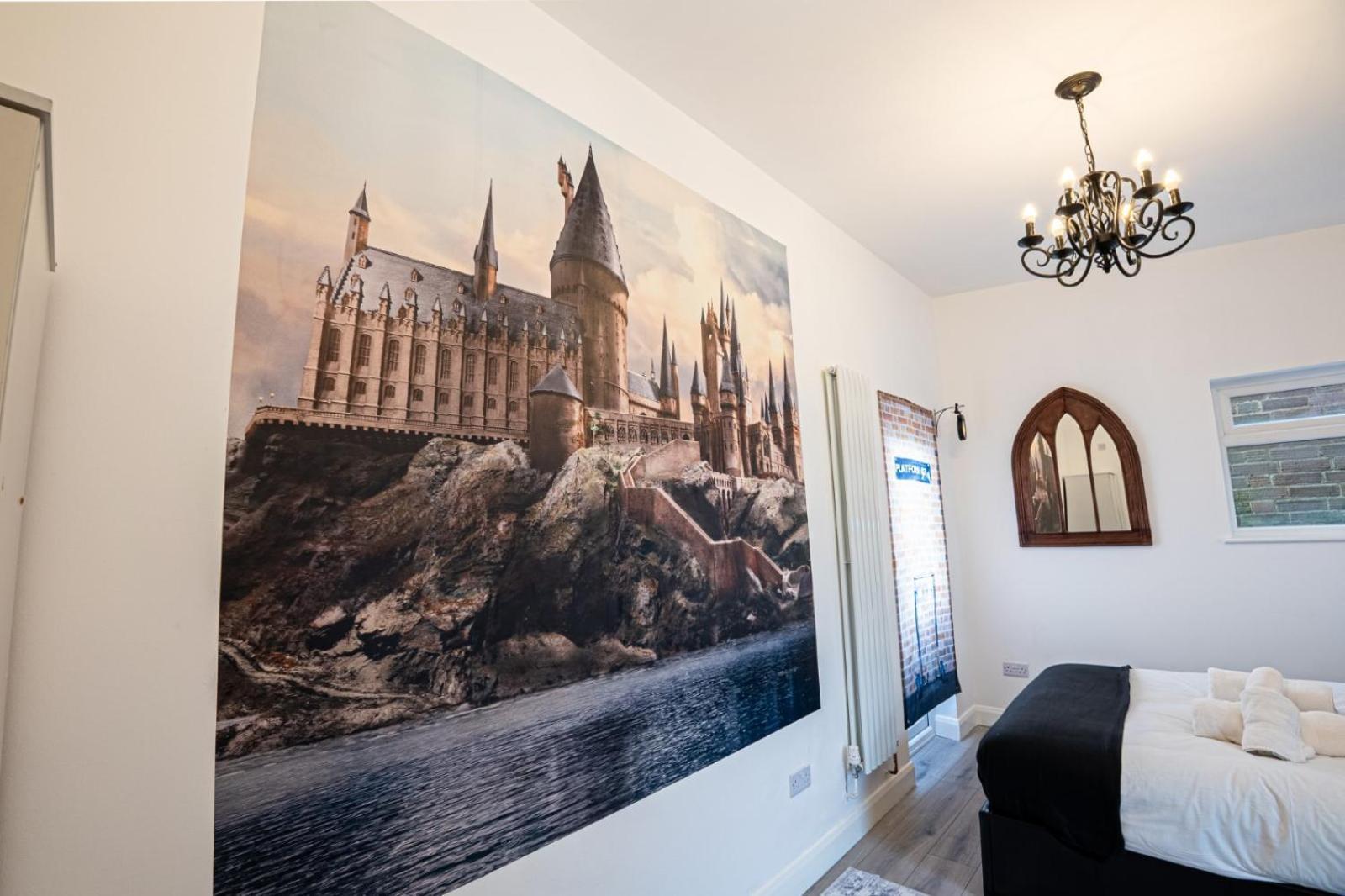 Apartment Harry Potter House 1br - Free On Street Parking - Self Check In - Sleeps Family Of 4 *